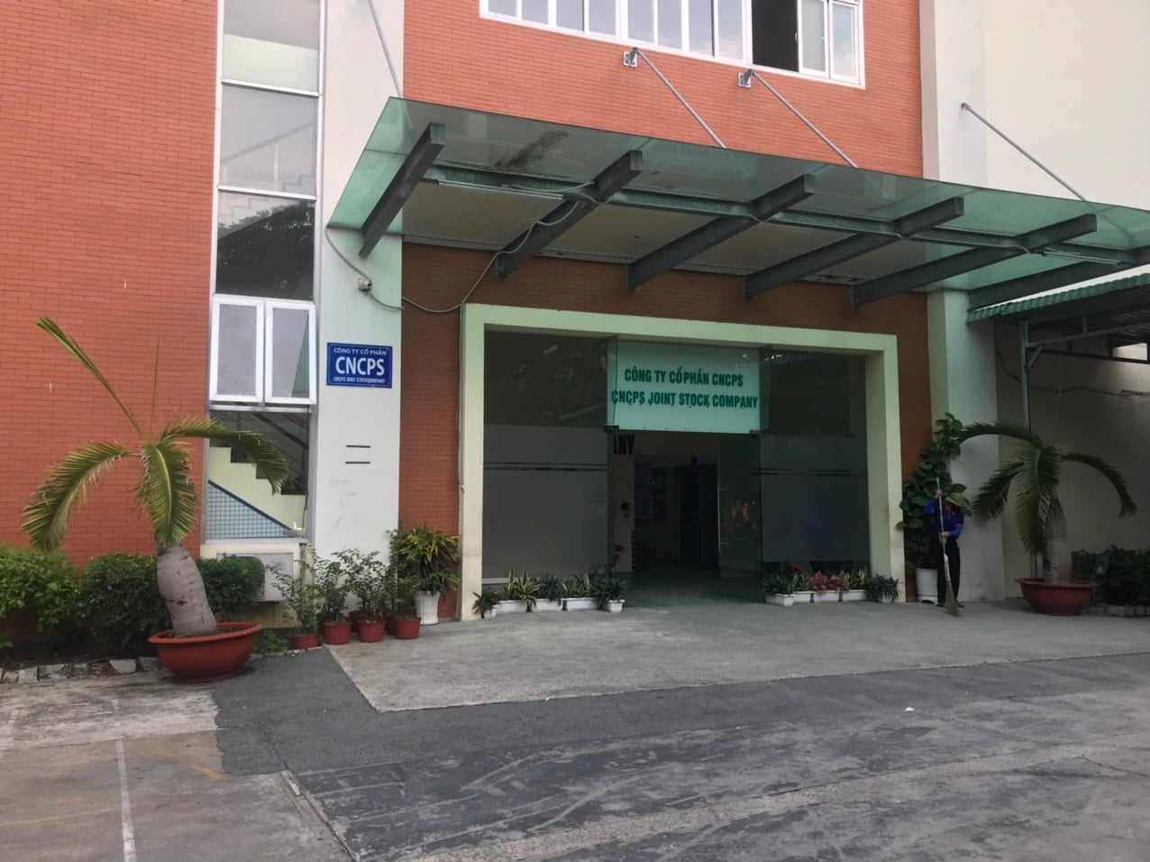 Outside of the company (4)